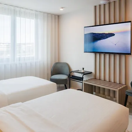 Capris Boutique Hotel 4*