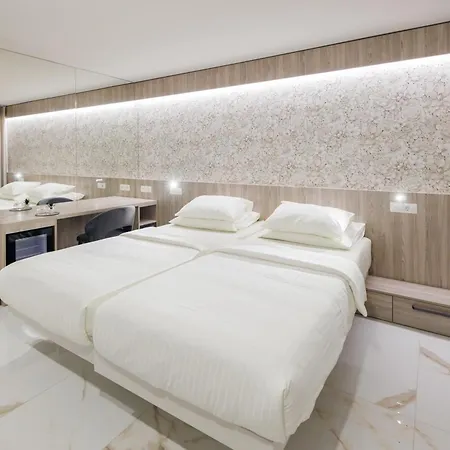 Capris Boutique Hotel 4*