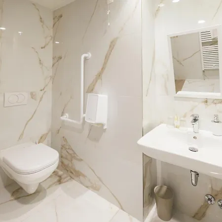 Hotel Capris Boutique 4*