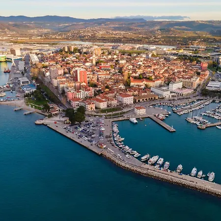 Hotel Capris Boutique 4*