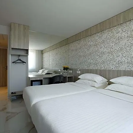 Capris Boutique Hotel 4*