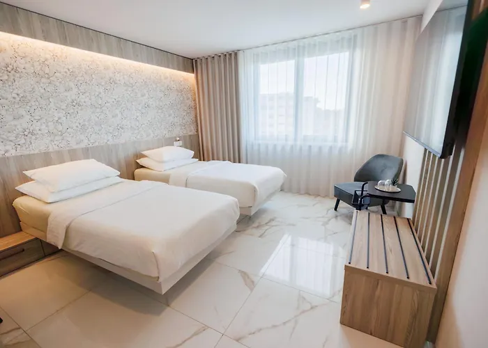 Hotel Capris Boutique 4*